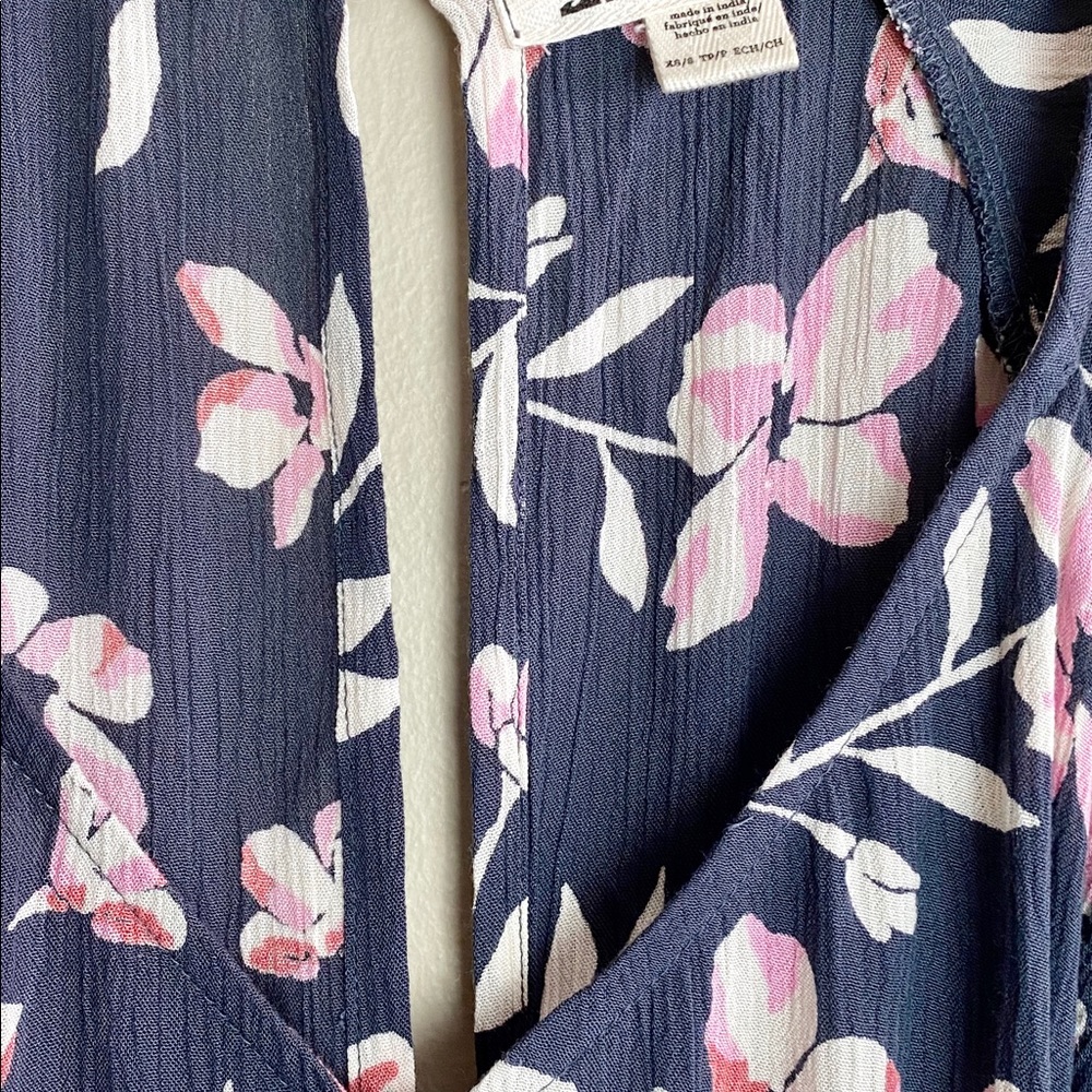 🤍Billabong Fluttering Heart Floral Jumpsuit - Picture 3 of 6
